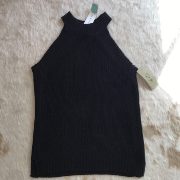 RD Style Tops - NWT Stitch Fix sweater knit halter cut top.